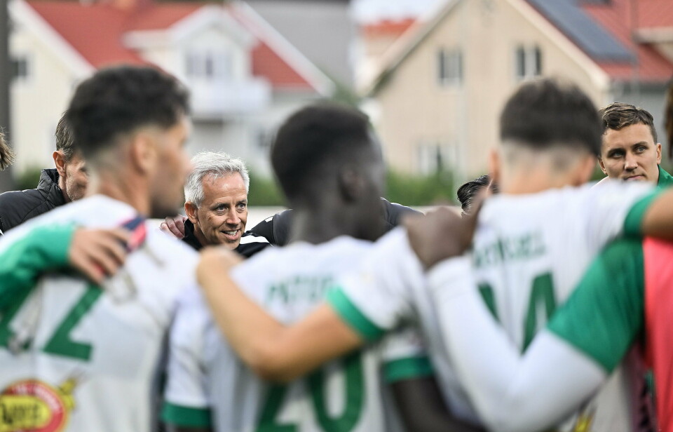 IFK börjar leta ny tränare då förhandlingarna drar ut på tiden
