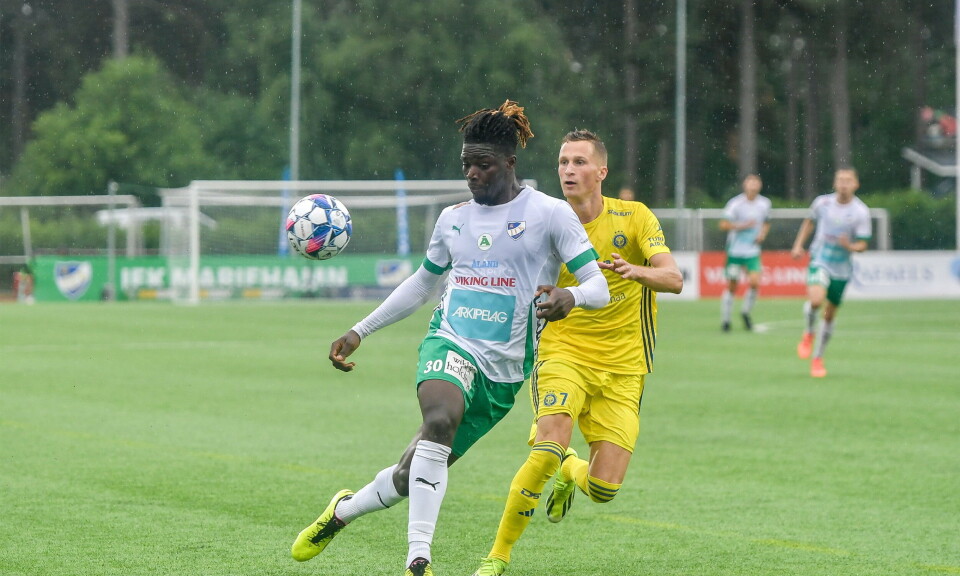 Uppgifter: IFK-mittbacken till konkurrent