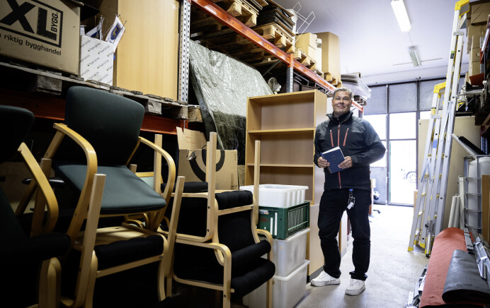 Här lagras landskapets möbler