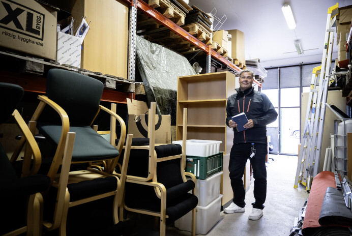 Här lagras landskapets möbler