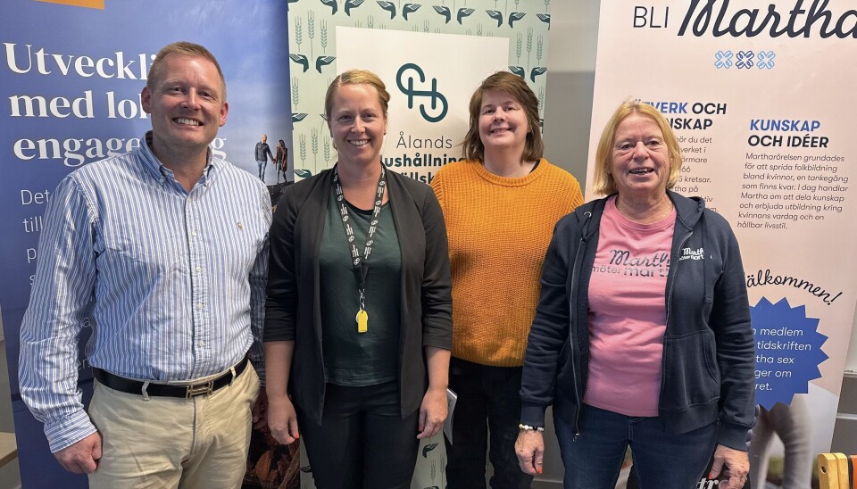 Daniel Mattsson projektledare för Leaders Beredskap genom lokalkraft, Jenny Enbär, vd för Ålands Hushållningssällskap samt Ålands Marthadistrikts Linda Båskman och ordförande Ann Carlsson höll varsin kort presentation av läget.