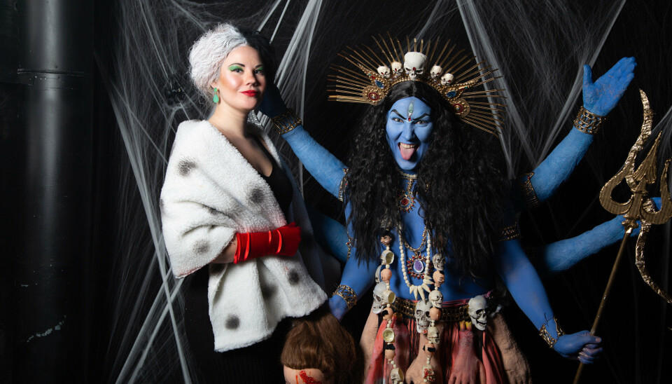 Cruella de Vil (Ella Ström) och vinnaren, dödsgudinnan Kali (Rebecca Elvström) på Kino 2019.