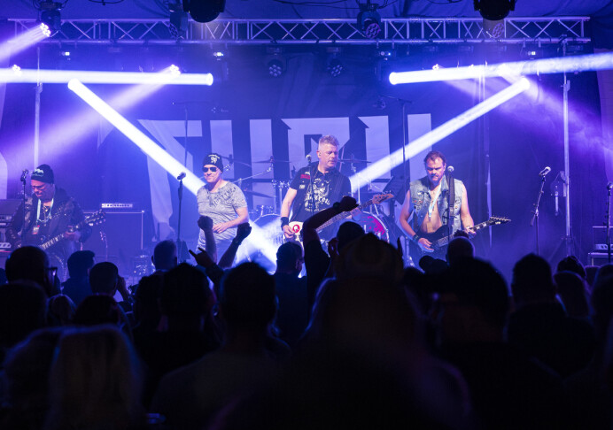 Fury blåser upp till rockstorm ombord