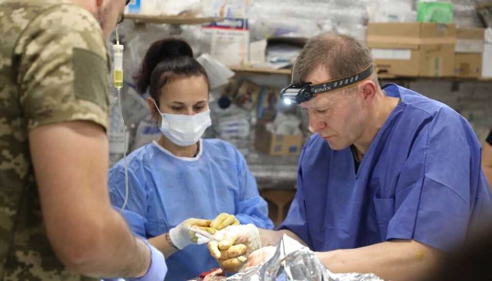 Vårdpersonal jobbar dygnet runt vid fronten.