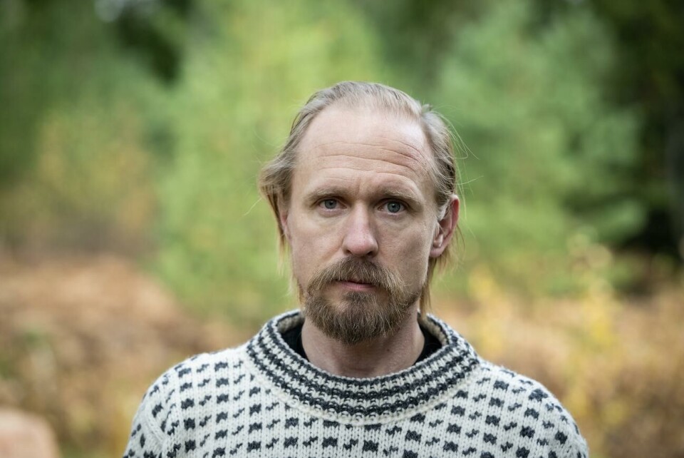 Sampo vill ha havets närvaro i livet För Sampo Sarkola är musik en livsviktig del av livet. Han ser sig själv som en äkta musiknörd där ljudet i olika former alltid är närvarande i hans vardag.Sofia Donner