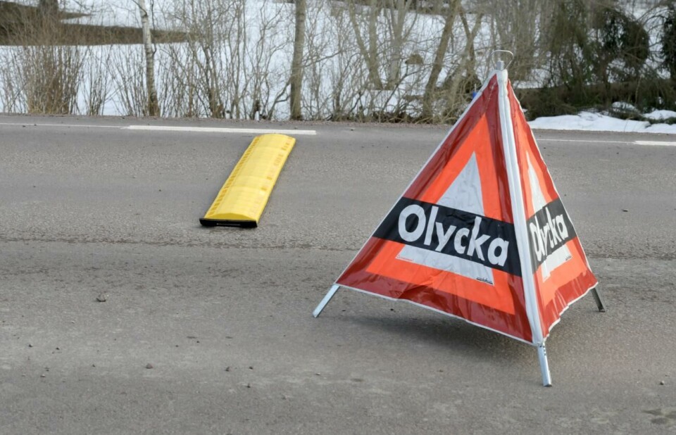 Väg avstängd efter trafikolycka Olycka, väg