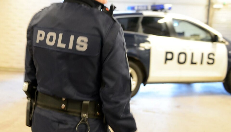 Polisen uppmanar föräldrar att prata med sina ungdomar om coronarestriktionerna.