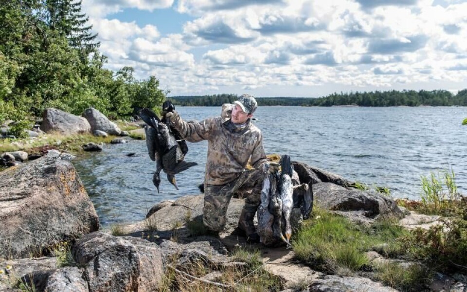 André Geelnard visar upp sin och Mikael Hassels fångst för dagen.Foto: Amir Karbalaei