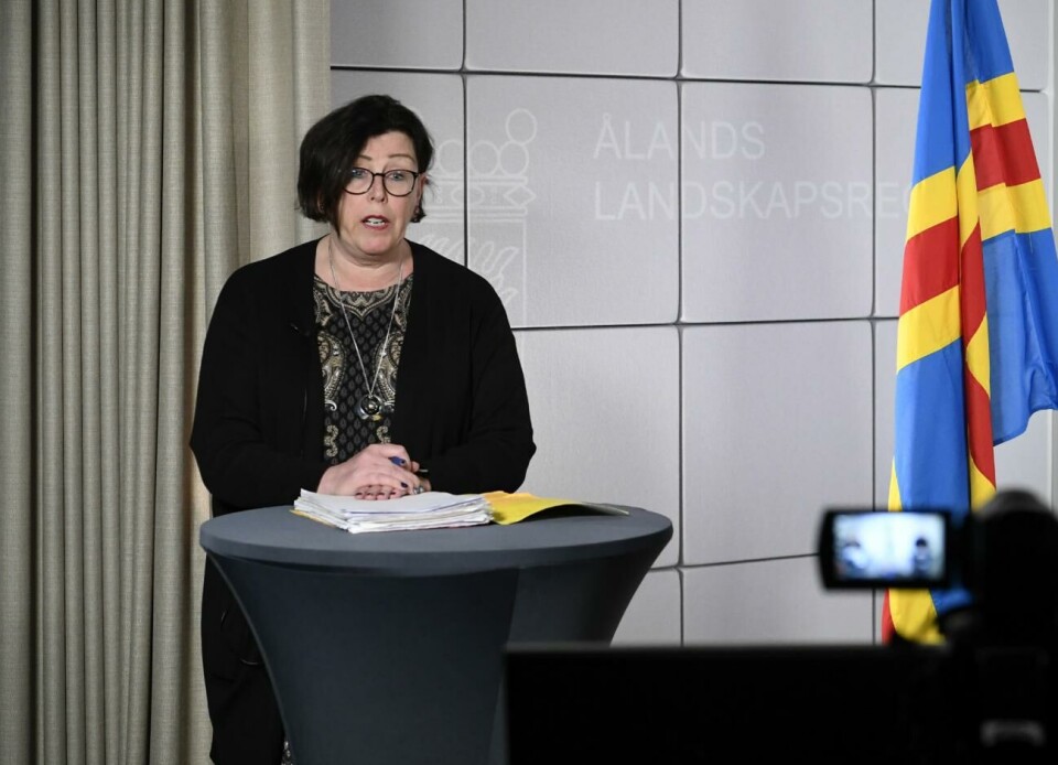 Lantrådet Veronica Thörnroos påminner, precis som Jeanette Pajunen och Knut Lönnroth om fortsatt försiktighet och att testa sig vid symptom.