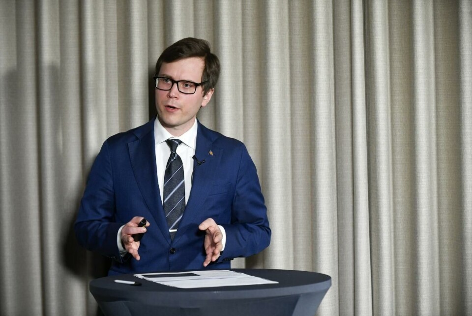 Christian Wikström. Infrastrukturminister Christian Wikström säger att landskapsregeringen måste utreda saken närmare innan man uttalar sig.