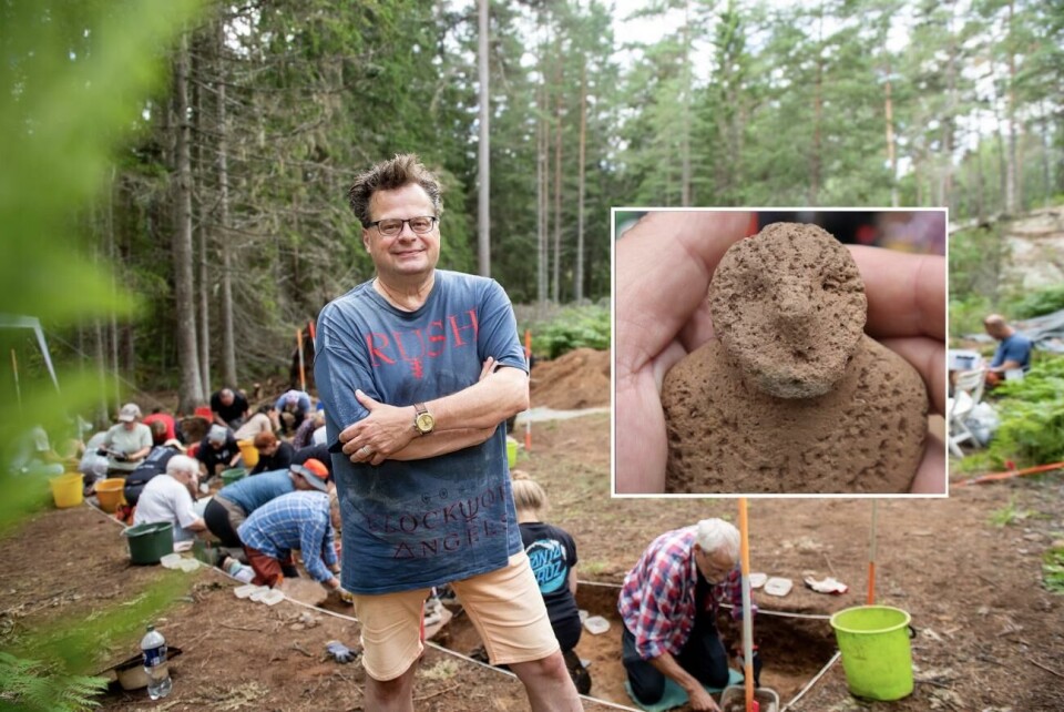 I samband med konserveringen av leridolen från Geta upptäckte man att någon tryckt in tuggkåda i ryggen på den.