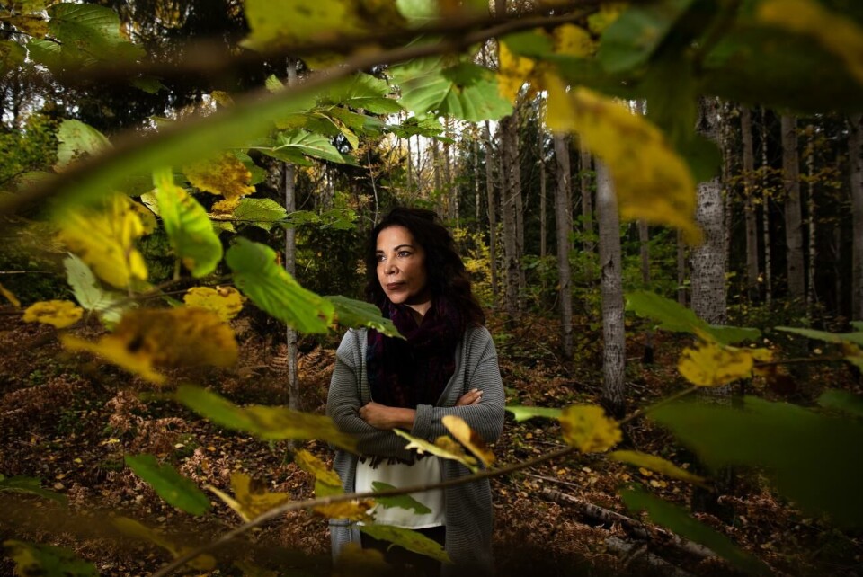 Fotograf Theresa Axén väjer inte för att lyfta upp tunga ämnen som isolering, depression och klimatångest i sina bilder.
