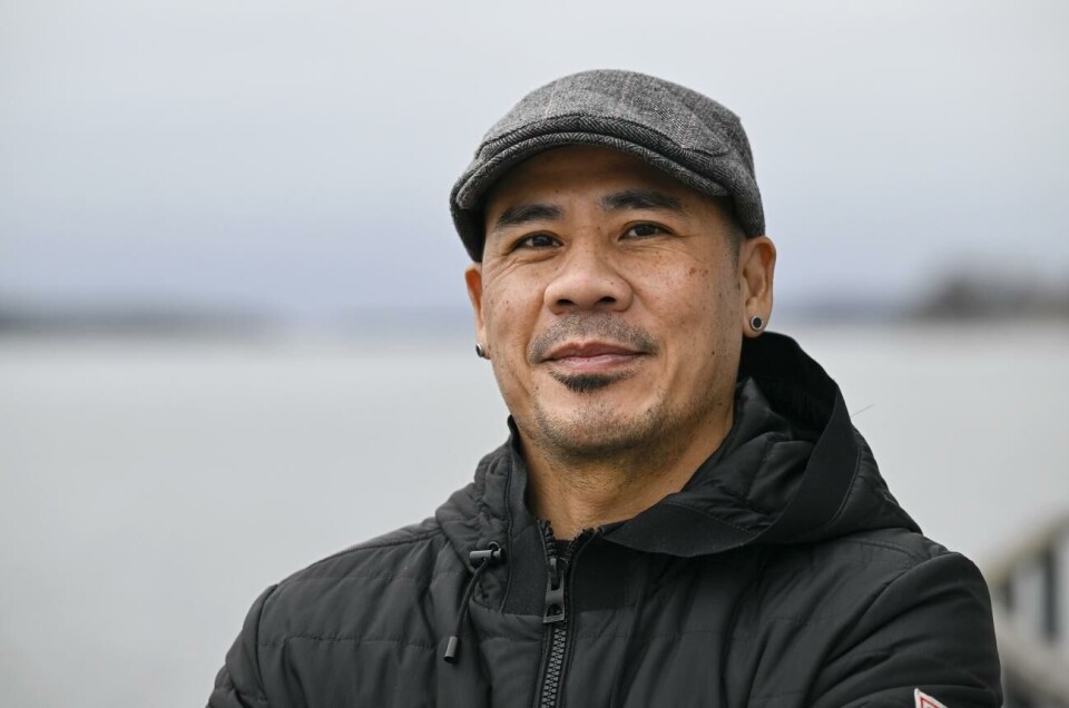 För Jim och hans fru var tanken bara ett sommarjobb på Åland för att tjäna ihop lite mer pengar. Snart 16 år senare är Åland deras hem. Familjen trivs bra, men kan ändå se sig flytta tillbaka till Filippinerna när det är dags för pension. Fyrabarnspappa, hobbykock och nybliven rockmusiker. Jim har många järn i elden. Han delar gärna med sig av sin och familjens alla upptåg via sociala medier, ett enkelt sätt för hans familj runt om i världen att följa deras vardag. Robert Jansson