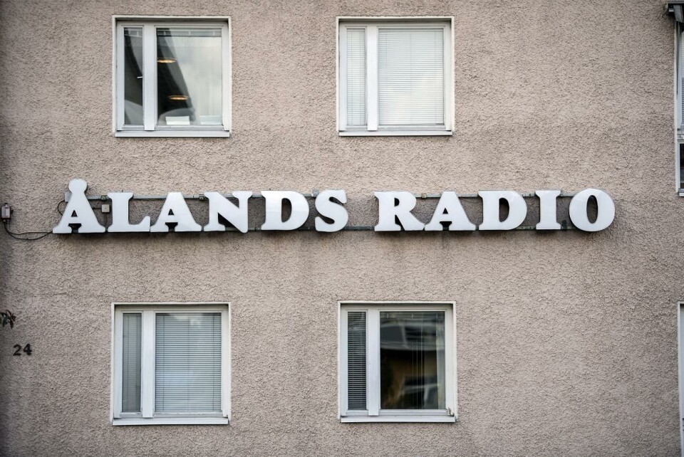 Utredningen visar att det förekommit utfrysning ur arbetsgemenskapen, vilket i sig kan betraktas som trakasserier eller osakligt bemötande, skriver Ålands radio och TV i ett pressmeddelande. Ålands radio