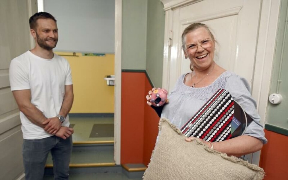 Daghemsföreståndare Maria Stenberg-Haug städar ur sitt före detta kansli.Foto: Robert Jansson
