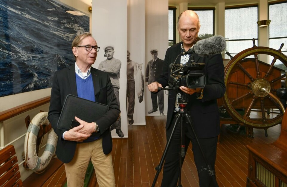 Dokumentärfilmen om Åland är den 150:e som Michael Franck gör. Med sig på bilden har han Finn Lyckoberg som filmar bakom kulisserna.