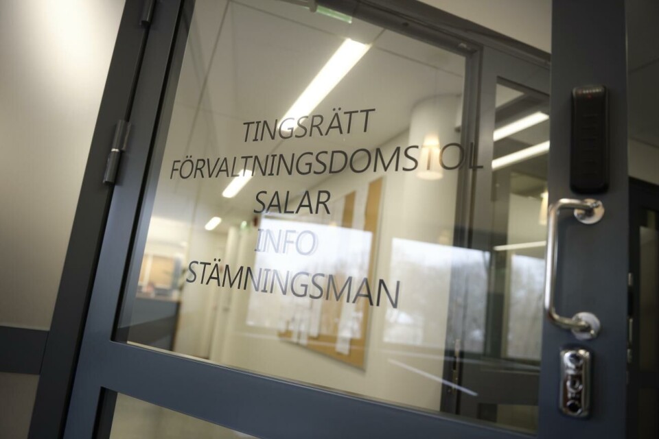 Två män står åtalade för försök till grov stöld och försök till rån.