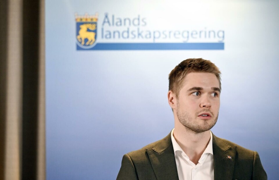 Avbytarstödet höjs med 40.000 euro Näringsminister Jesper Josefsson säger att avbytarstödet ska höjas och indexjusteras. Robert Jansson