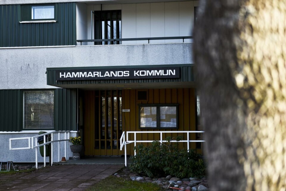 En majoritet i kommunstyrelsen i Hammarland valde förra veckan att neka övertidsersättning till en tidigare anställd i kommunen – trots att kommunledningen konstaterat att arbetsuppgifterna inte hade kunnat skötas inom avtalad arbetstid.Foto: Jacob Saurén Hammarlands kommun, *** Local Caption *** @Bildtext:Bristen på socialarbetare är inte unik för Hammarland. Men i en liten kommun blir det extra kännbart.
@Foto:Foto: Jacob Saurén