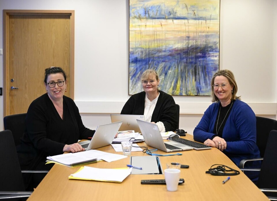 De skapar framtidens Åland Veronica Thörnroos (C), regeringsbildaren Katrin Sjögren (Lib) och Camilla Gunell (S) är de som lägger sista handen på regeringsprogrammet för den kommande Lib-C-S-regeringen. Programmet lämnas till lagtinget på måndag.