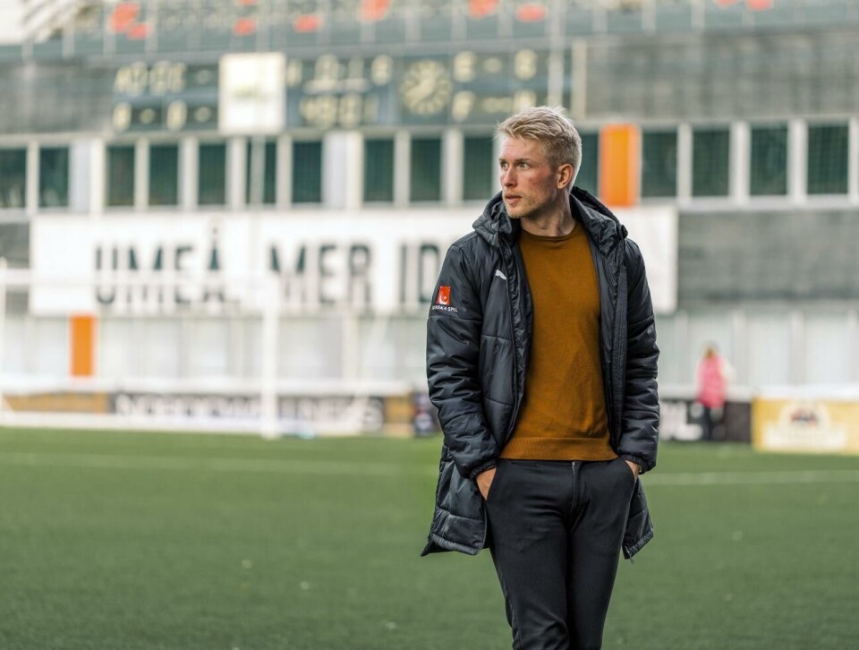 Samuel Fagerholm förde upp Umeå IK till damallsvenskan i fjol men nu är man tillbaka i elitettan igen. 300522 , 30052022 , 20220530 , Fotboll , Samuel Fagerholm , sommargästledare , gästledare , ledare