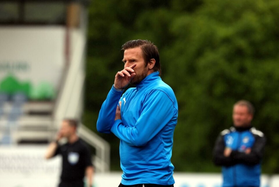 Daniel ”Ahna” Norrmén fortsätter hjälpa Åland United säsongen ut. Det finns en del att fundera över för tränare Daniel Norrmén.