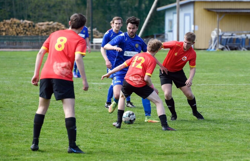 'Vi har bara oss själva att skylla' Lucas Eriksson (bilden) och hans lagkamrater i Hammarlands IK får ställa in sig på en säsong i division 8 nästa år.