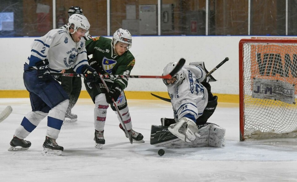 Dominic Ingström var en av två tvåmålsskyttar i matchen. 221017 , 22102017, 20171022, Hockey IFK- IFK Österåker på bilden IFKs Dominic Ingström