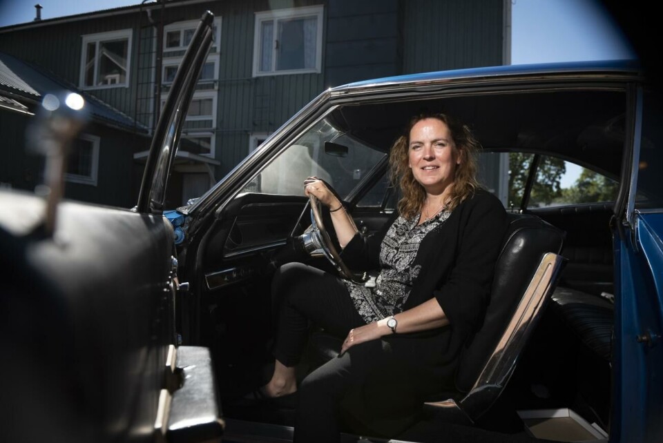 Åsa Häggblom i sin Cheva Impala från 1965. Åsa Mattsson, 50 år