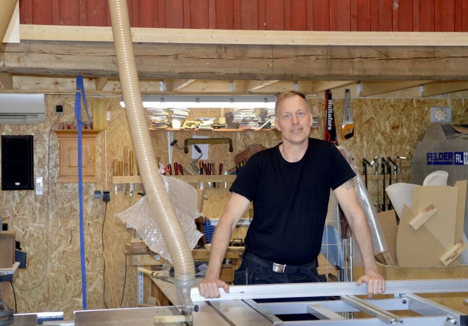 vRobert Lignell är kursledare för kursen i möbelsnickeri. Bland de andra kursledarna finns Jaana Öljymäki från Finland (näverflätning) och Emma Ewadotter från Sverige (grannlåtsbroderi). Robert Lignell är kursledare för kursen i möbelsnickeri. Bland de andra kursledarna finns Jaana Öljymäki från Finland (näverflätning) och Emma Ewadotter från Sverige (grannlåtsbroderi). Nina Eriksson