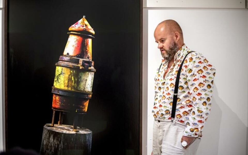 Motiven på ett av Kenneth Bambergs fotografier är en ledfyr från Bogskär som finns på Ålands sjöfartsmuseum.Foto: Hulya Tokur Ehres