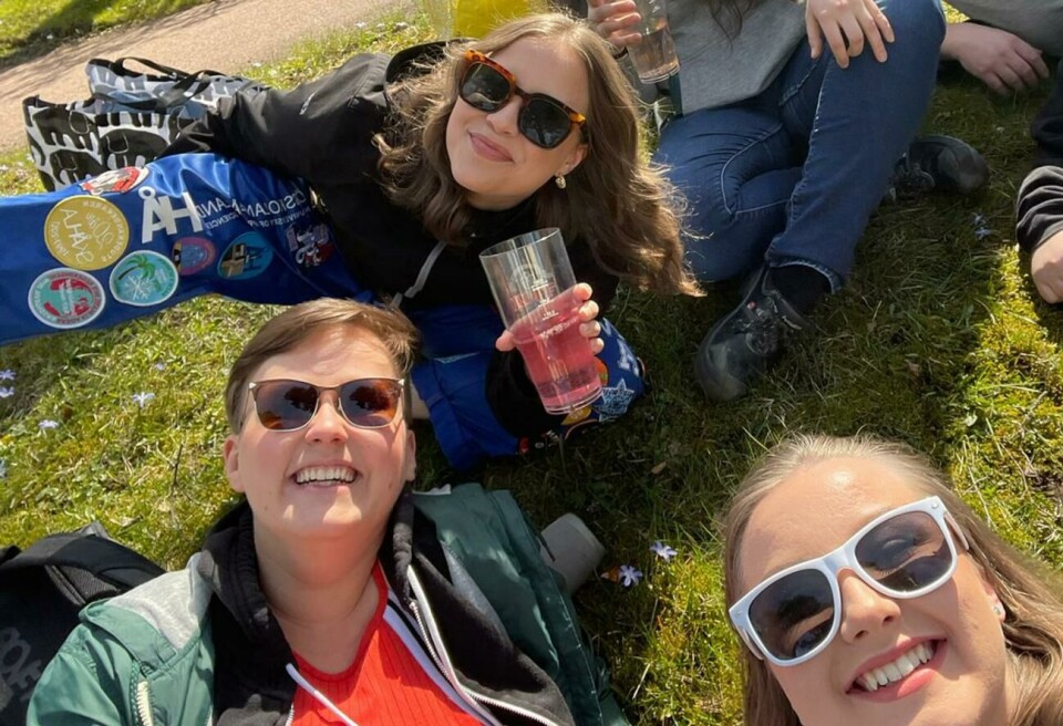 Adina Autio, Cathrine Nybacka och Linn Tallgård är alla med i studerandekåren Skåhla. Adina Autio, Cathrine Nybacka och Linn Tallgård är alla med i studerandekåren Skåhla.