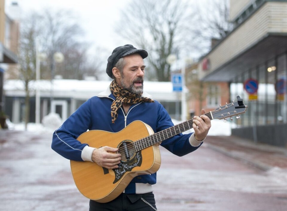 'Det starka ljuset' är Nicklas Lantz första musiksläpp på fem år. Han beskriver låten 'Ljuset' som den bästa han skrivit. 'Det starka ljuset' är Nicklas Lantz första musiksläpp på fem år. Han beskriver låten 'Ljuset' som den bästa han skrivit.