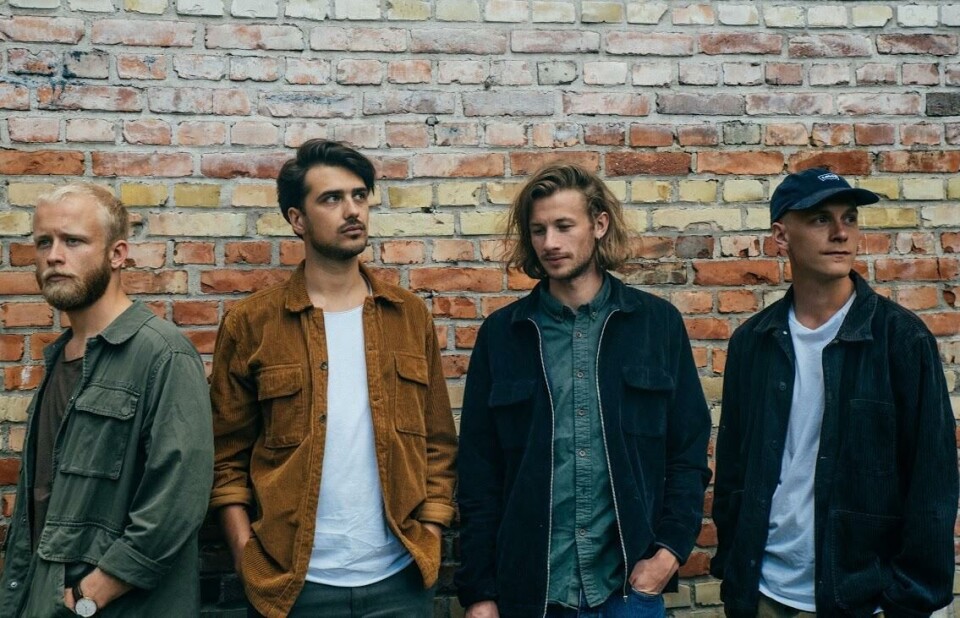 Bandmedlemmarna Milton Lönnroth, Henrik Bielsten, Gustav Rybo-Molin och Leo Lönnroth. Bandmedlemmarna Milton Lönnroth, Henrik Bielsten, Gustav Rybo-Molin och Leo Lönnroth.