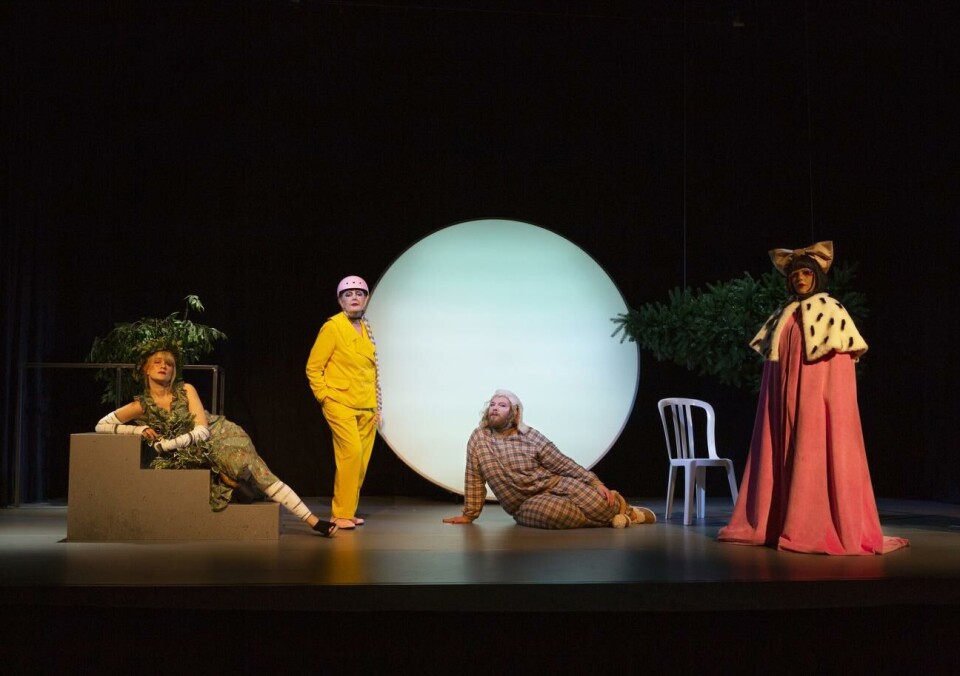 Sonja Ahlfors, Boel Marie Larsson, Herman Nyby och Joanna Wingren spelade ”Livet ditt as” på stadshuset i början av veckan.