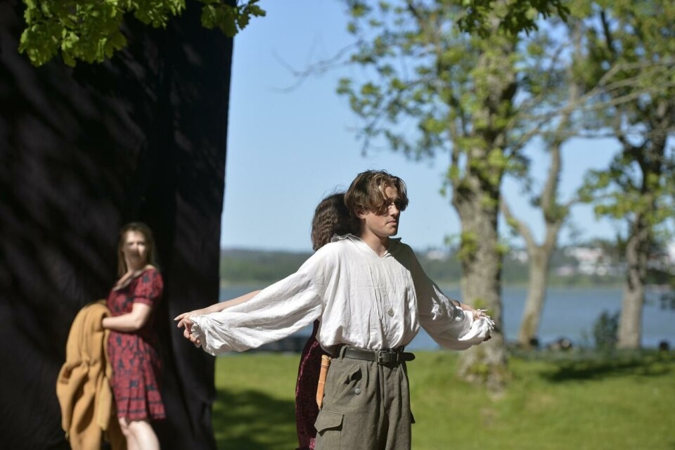 Shakespeare-komedi visas på Lilla holmen Teater, Shakespeare, Niklas Lantz, Teater Ofelia, Lilla holmen ' Som ni vill ha det ' *** Local Caption *** @Bildtext:Kärleken drabbar även Orlando (Beppe Lantz) i Så som ni vill ha det.