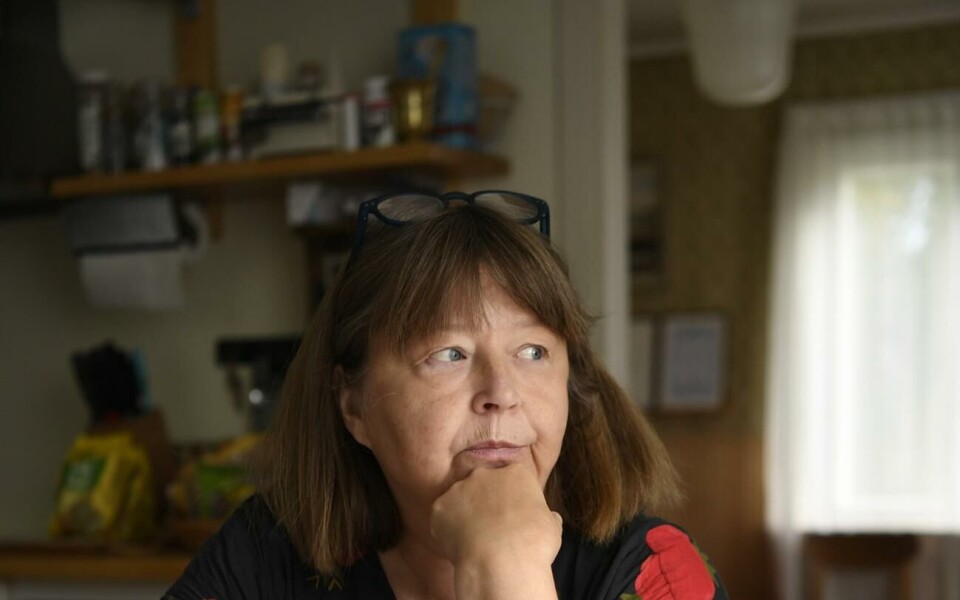 Signaler av kärlek över väldiga vatten I sin nya diktsamling Marconirummet skildrar Carina Karlsson bland annat den längtan och avståndskärlek som präglar ett sjömansäktenskap.