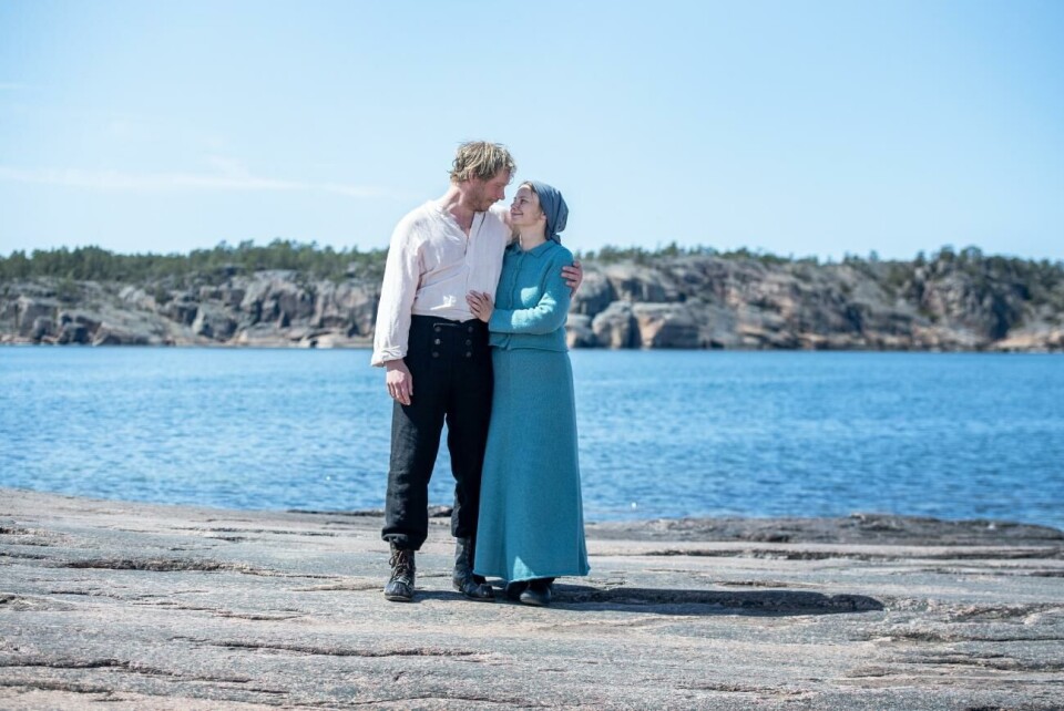 Utreder effekterna för samhället efter filmstöd Linus Troedsson och Amanda Jansson spelar Janne och Maja i Stormskärs Maja, som är den senaste filmsatsningen som landskapet beviljat stöd för.