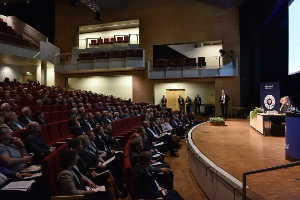 Delägarna var inbjudna till Ömsens bolagsstämma, några hundra personer deltog på Alandica kultur och kongress.