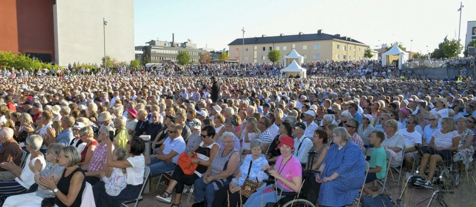 Färre barn föddes och den äldre befolkningen ökade i andel i fjol. 250718 , 25072018 , 20180725 , Anders Wiklöfs sommarkonsert i Miramarparken , musik , konsert , Det är tredje året i rad som affärsmannen Anders Wiklöf bjuder på en gratiskonsert i staden , publik