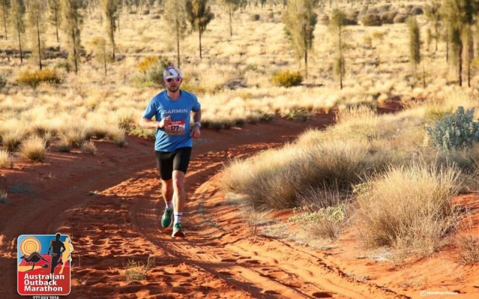 Majoriteten av loppet sprang Pontus Sjöblom ensam på sandvägarna i den australiska öknen. <@Fotograf>Marathon PhotosFoto: