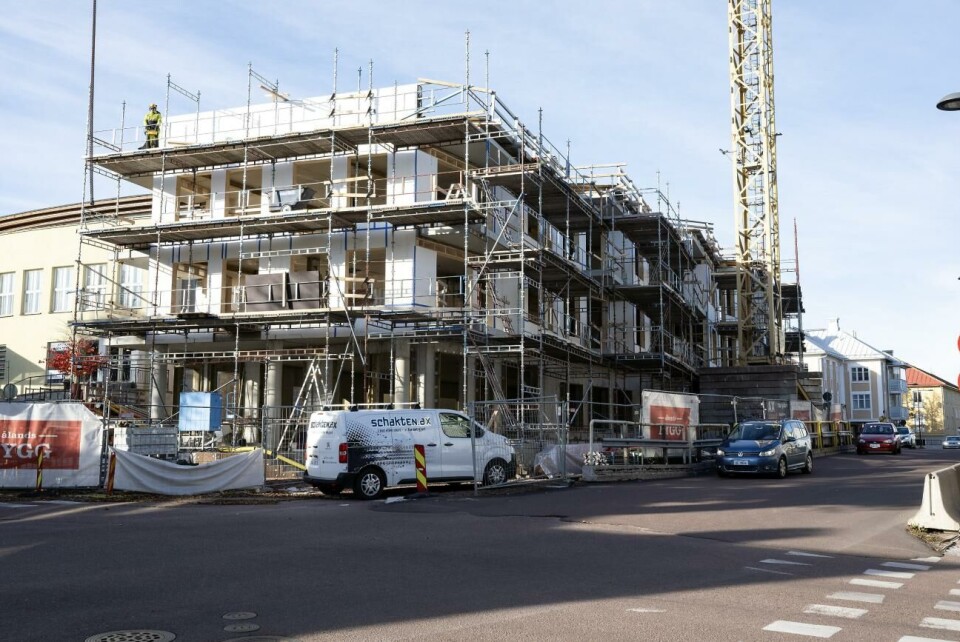 Ålandsvägen stängs av i morgon Fastighets Ab Savoys står bakom bygget av fastigheten, men i nära samarbete med Björkkö Ab som ska sköta driften av ett seniorboende när allt är klart.