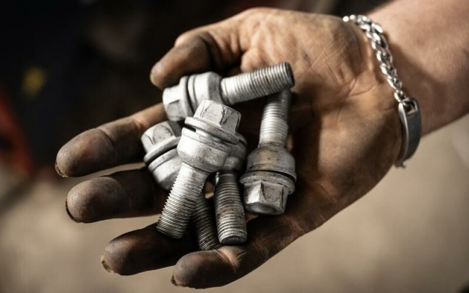 Fräscha bultar som ska se till att fälgen sitter fast på bilen.Foto: DANIEL ERIKSSON