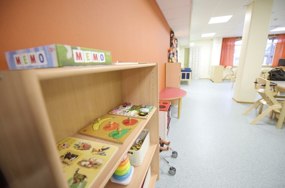 Antalet barn inom barnomsorgen har ökat dramatiskt Antalet barn inom barnomsorgen i Mariehamn har ökat och många barn spenderar långa dagar där. Joakim Holmström