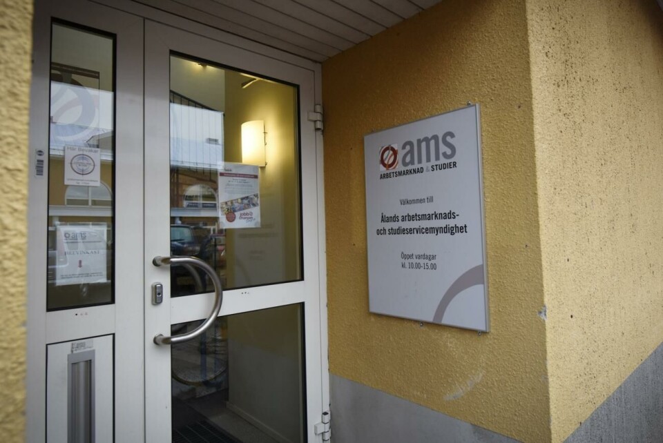 Arbetslösa kan tvingas söka jobb varje vecka