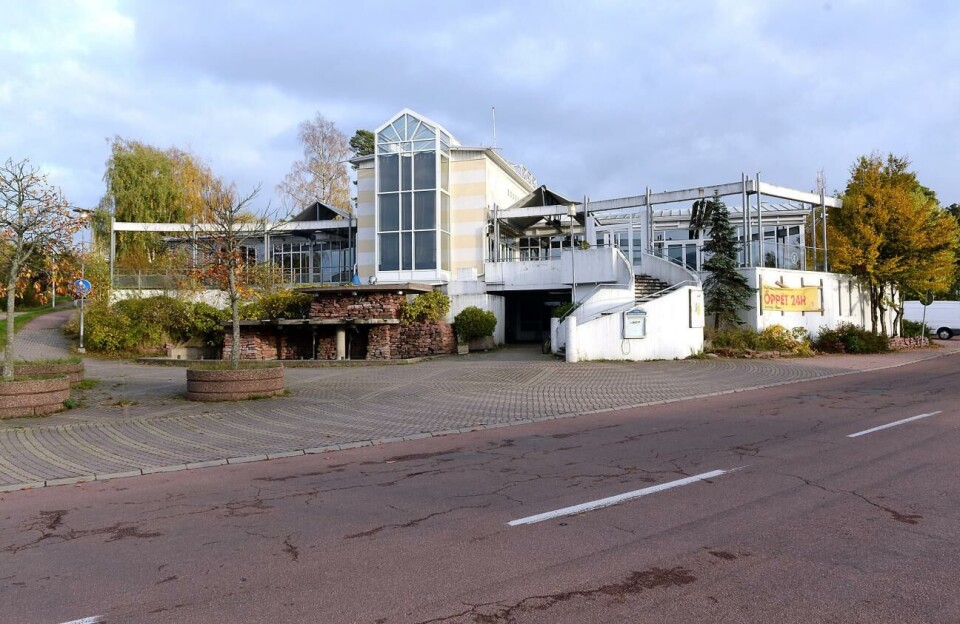 Mariepark Ab föreslås få uppskov i två och ett halvt år. Mariehamns elnät Ab och Dennis Janssons bolag Mariepark Ab har kommit överens om priset som Elnät Ab betalar för att köpa byggnaden och lösa Mariepark Ab från legorätten. Men stadens nödvändiga godkännande saknas.@Foto:Daniel Eriksson