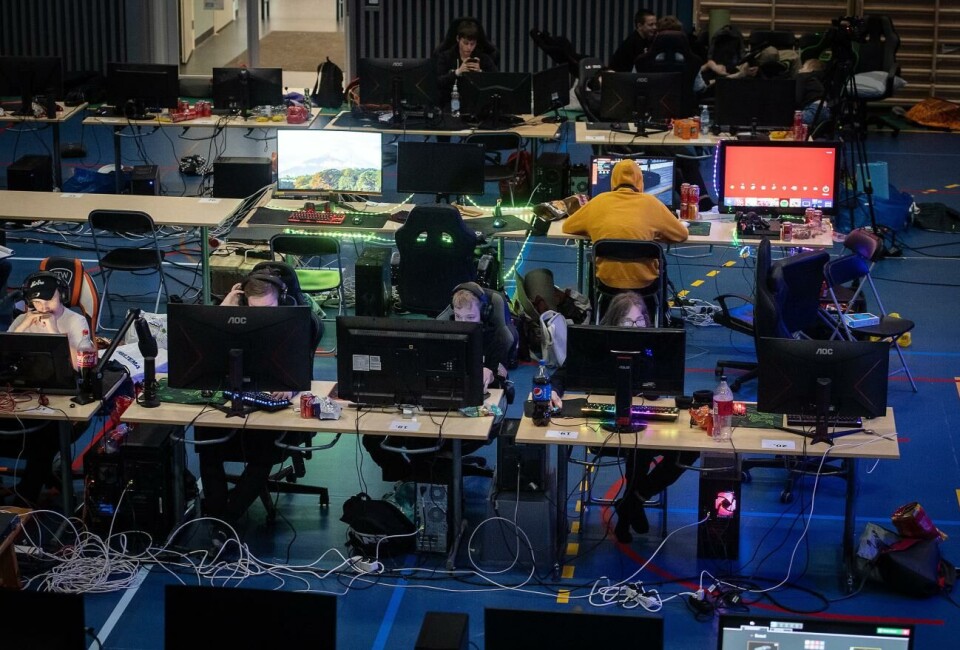 Ålands ungdomsförbunds evenemang Å-lan får pengastöd från Stiftelsen BRM. Ålan, lanparty, datorspel *** Local Caption *** @Normal:Ett fyrtiotal ungdomar deltog i helgens Å-lan på Vikingagården, Ålands ungdomsförbunds nya datorspelsfestival som man hoppas ska bli ett årligen återkommande evenemang.