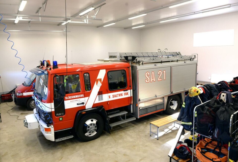 Västra Saltviks FBK var med och släckte branden. Västra Saltviks FBK, Brandkår, brandstation, Sten-Göte Nyman *** Local Caption *** @Normal:I garaget står kårens två utryckningsforden. För tillfället tillsammans med utrustningen i väntan på att omklädningsrummet ska bli klart.@Foto:Foto: Daniel Eriksson