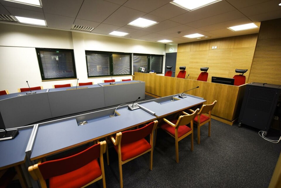 Den unge mannen som var 17 år då gärningen begicks döms till dagsböter för bland annat grovt äventyrande av trafiksäkerheten.