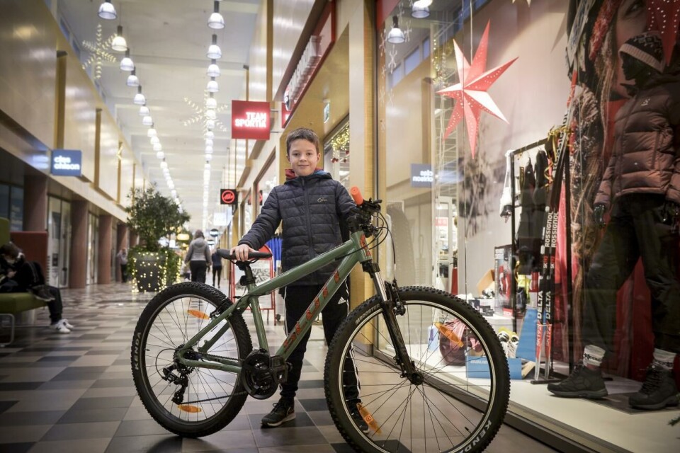 Att få en ny cykel är det bästa med dagen för vinnaren Elis Sandholm. Elis Sandholm.